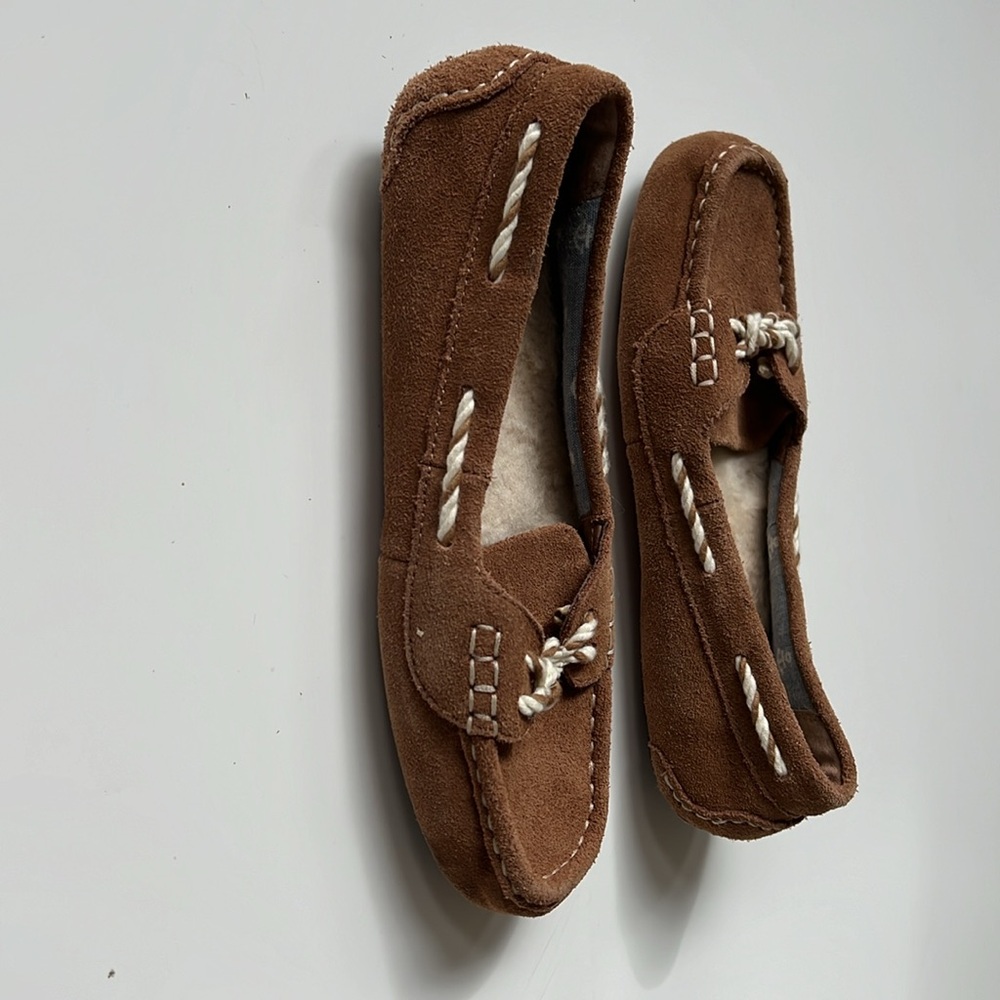 UGG MOCCASIN STYLE SLIPPERS!!  NEVER WORN!! - Picture 5 of 5
